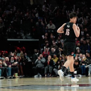 开云平台-【菜鸟】杨瀚森6分4板1帽+损失2000刀 克尼佩尔失准13分&amp;三分6中1