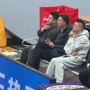 新疆溃败做重大改变！格兰观战，全队上场供考察，急需改变攻守！