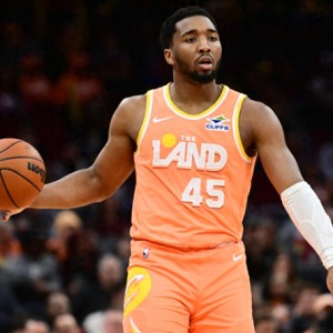 开云app-17届之光！米切尔砍下15000分，同届塔图姆福克斯热巴多少分？|阿德巴约|多诺万-米切尔|克利夫兰骑士队|达拉斯独行侠队|巴姆-阿德巴约_新浪体育_新浪新闻